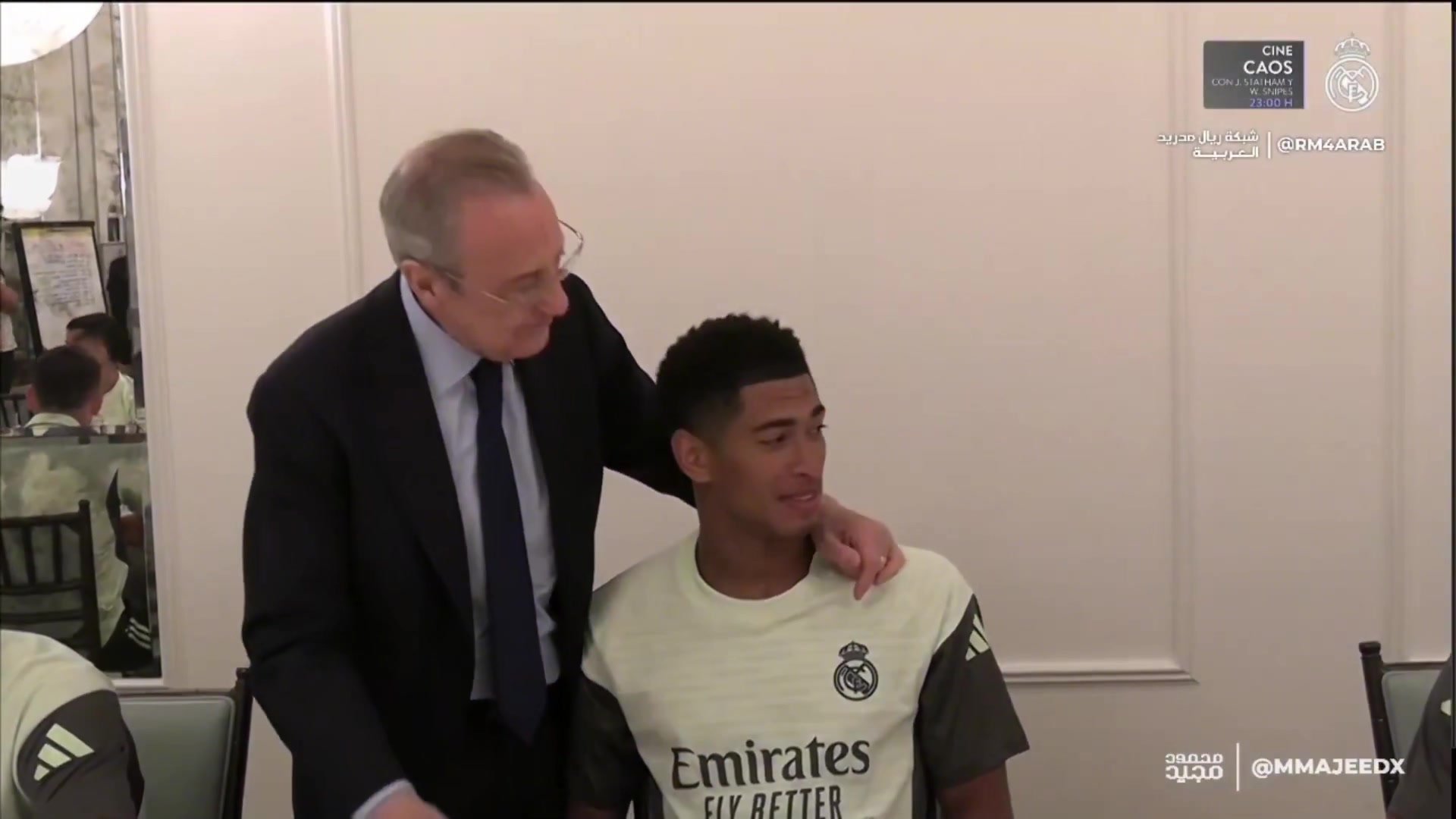 合理贝林厄姆向弗洛伦蒂诺介绍新签下的球员阿诺德