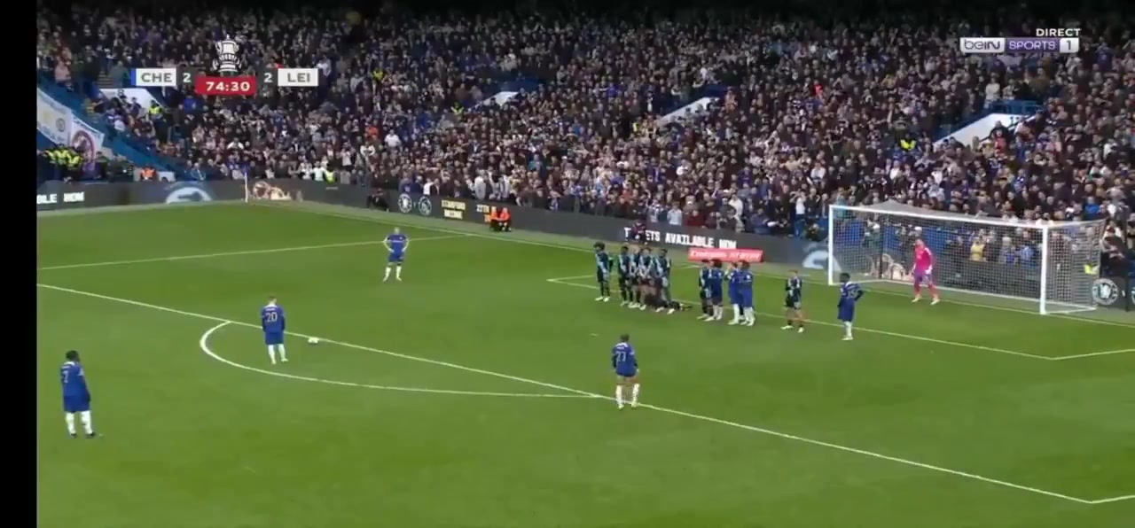 帕尔默只能看着斯特林离谱任意球让解说员直接绷不住了