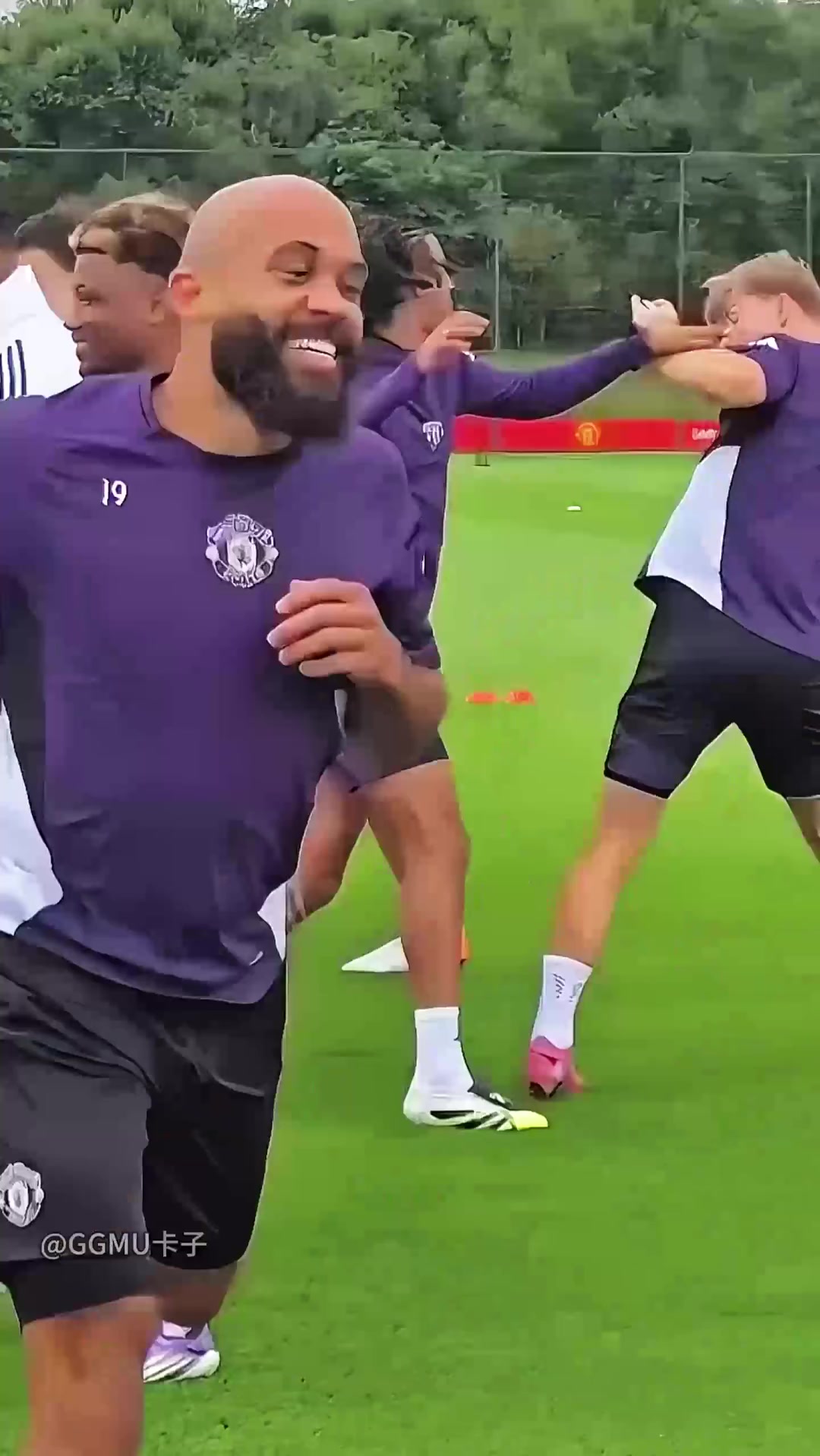 大傻春你要干什么霍伊伦借姆贝莫欢迎仪式打约罗