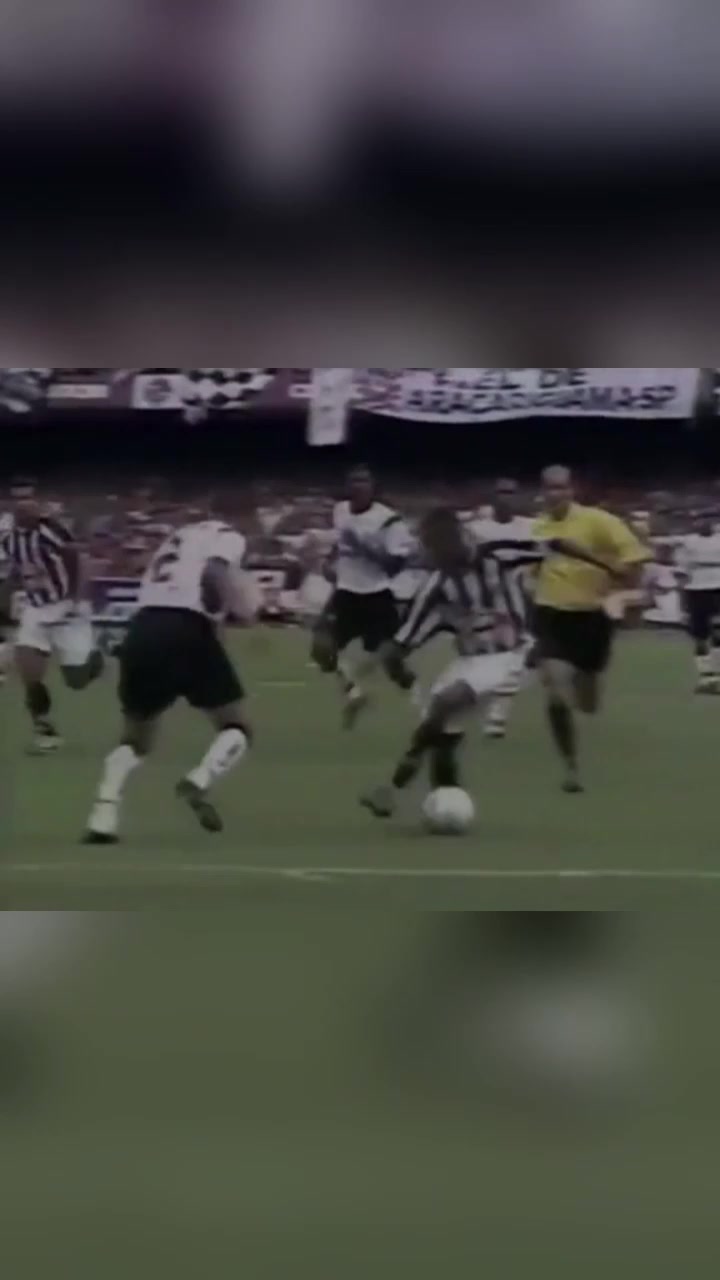 17岁的罗比尼奥成名之作疯狂连踩8次单车获得单车少年称号