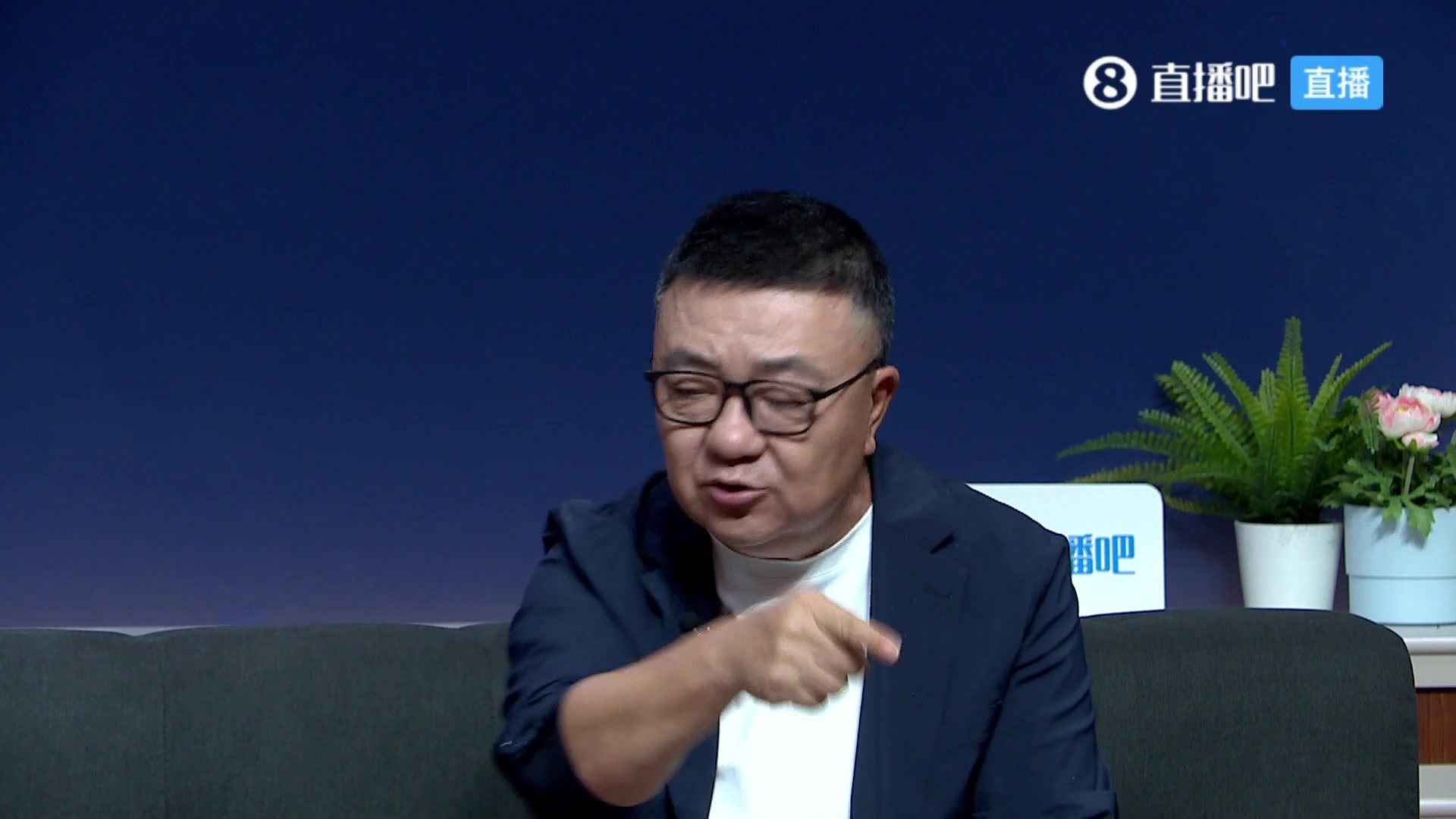 董路批久尔杰维奇下半场换人调整孩子死了奶妈来了