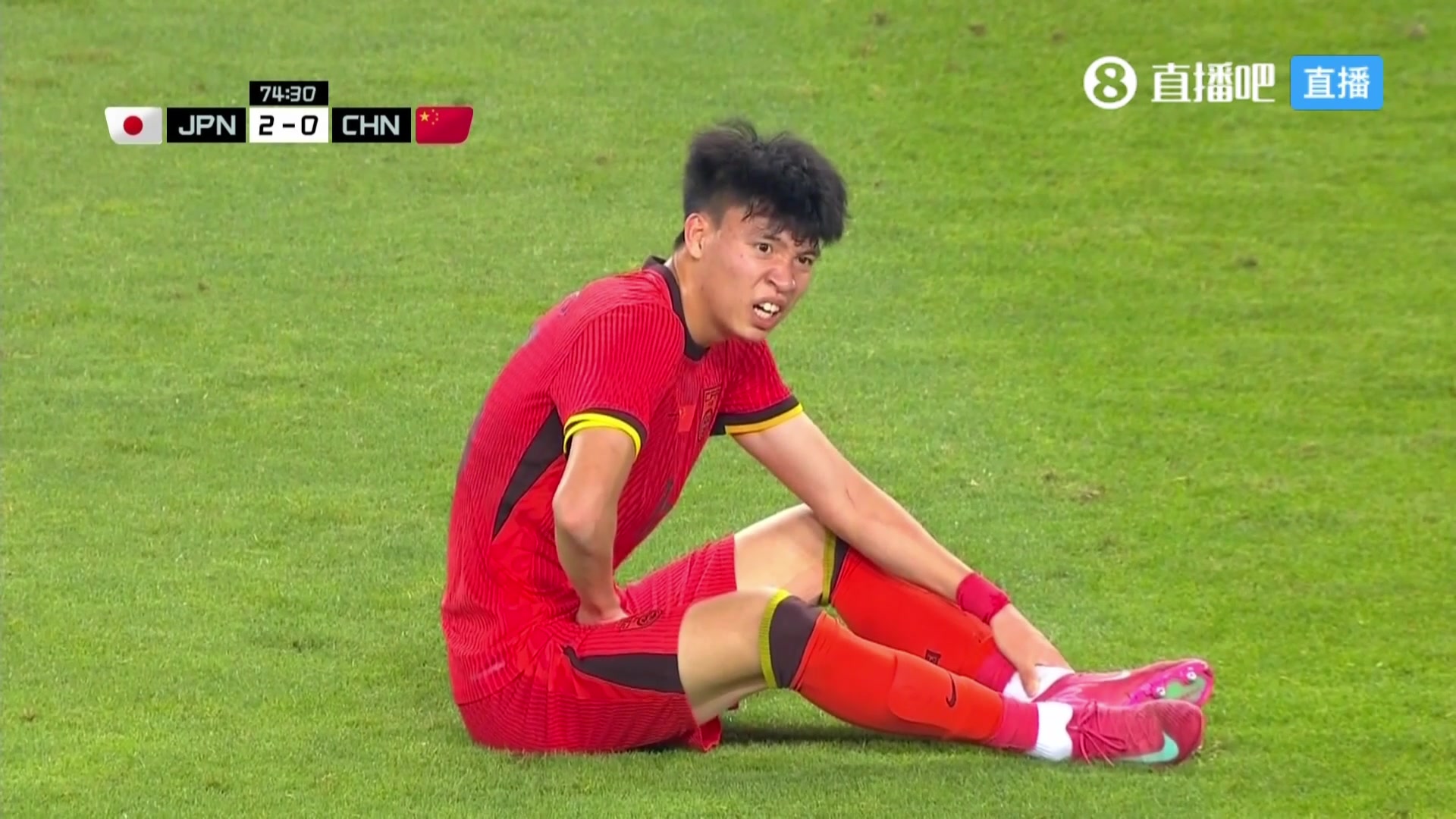 王钰栋受伤被换下董路他这么踢确实是过度使用了
