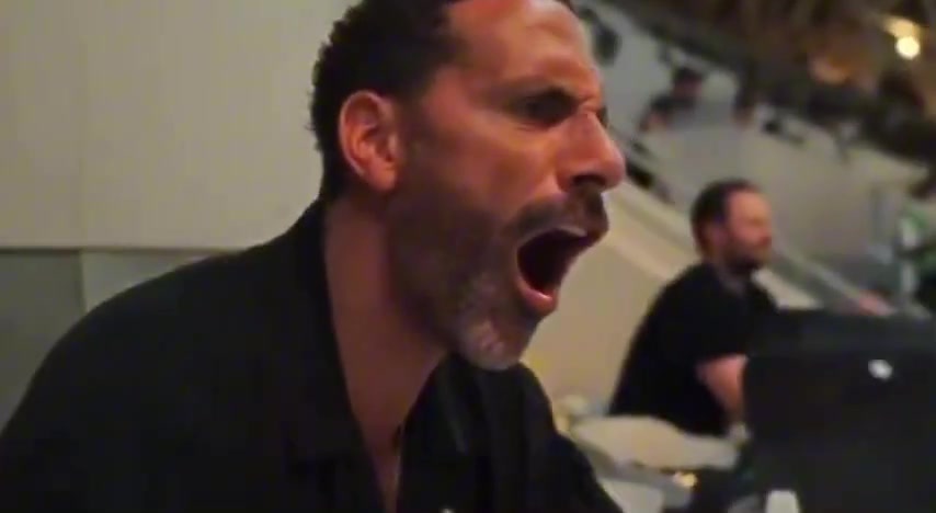 看到C罗进球后费迪南德现场Siuuu果然是C罗最好大哥