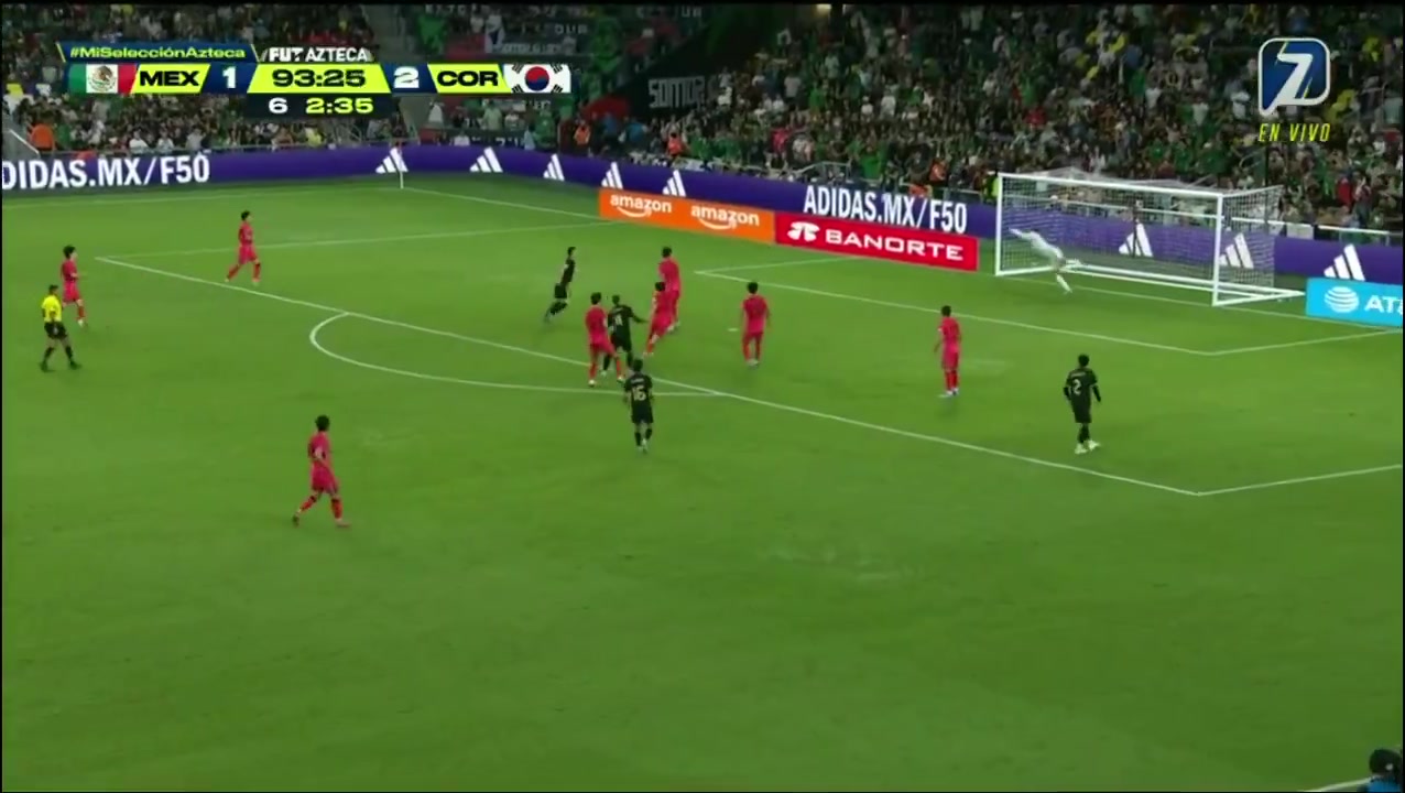 墨西哥绝平韩国AC米兰中锋S-希门尼斯弧顶一脚兜射破门