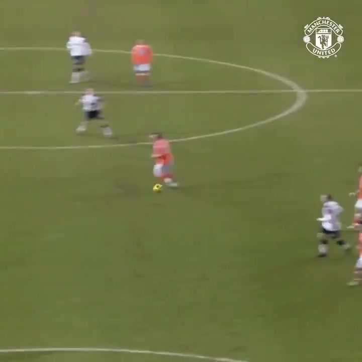 球像黏在脚上一样贝尔巴托夫不愧是潇洒哥