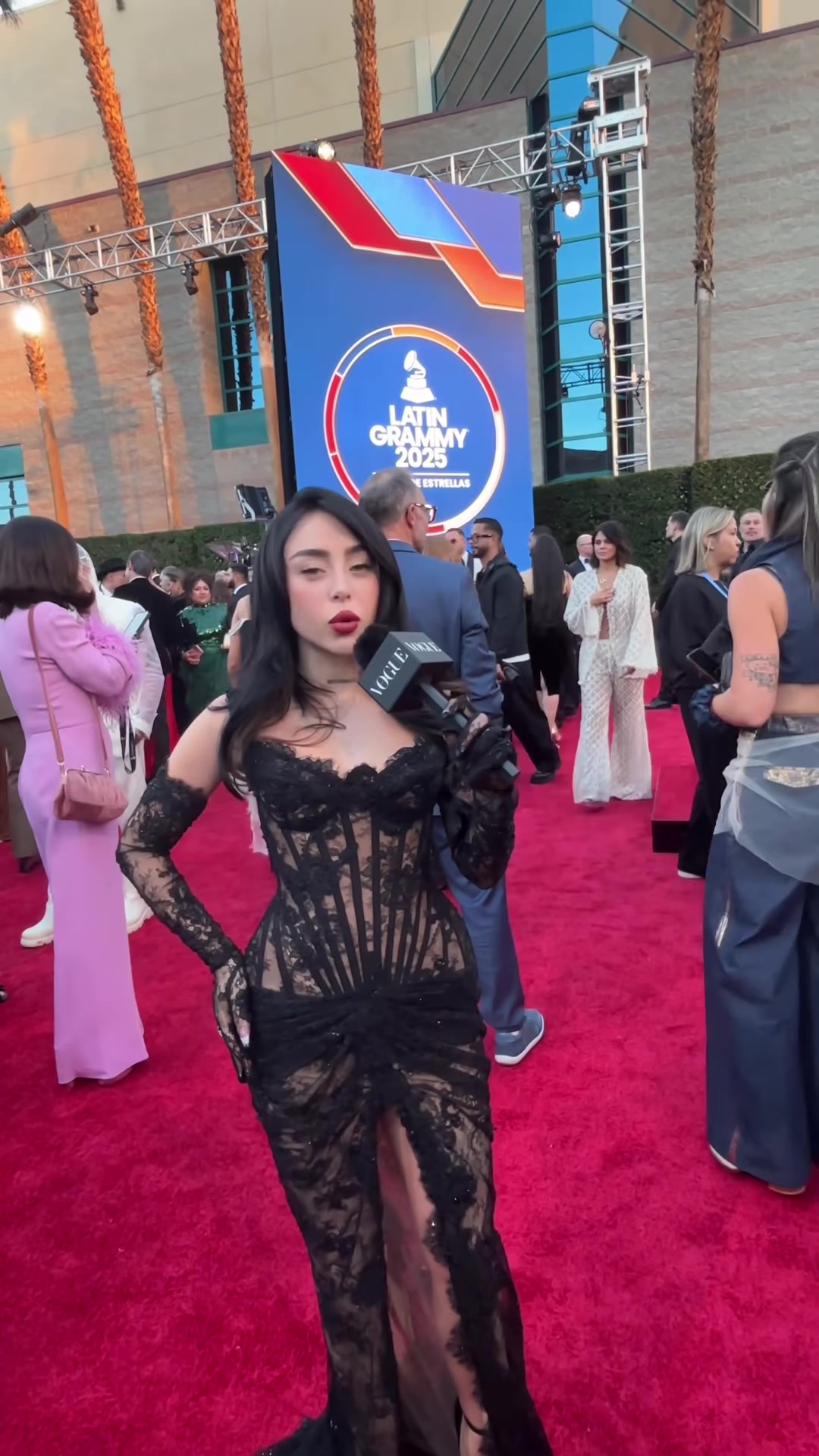 漏斗型身材啊亚马尔前女友这看着好像身材比有点怪