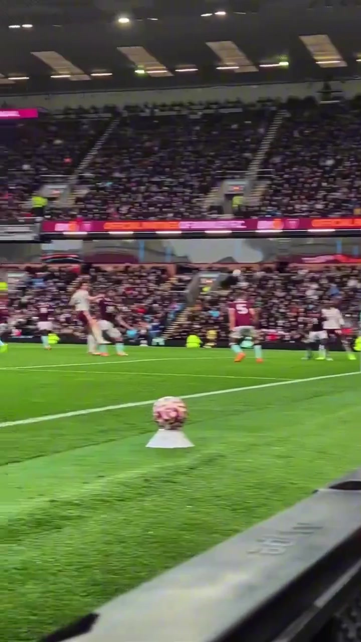 7分领跑阿森纳客场2-0轻取伯恩利各项赛事9连胜连续7场零封