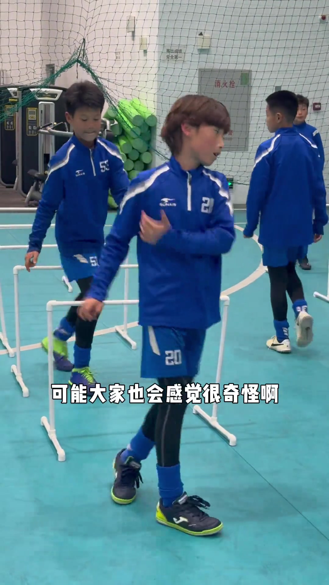 孙继海我们足球青训练的田径跨栏身体素质是一种保障