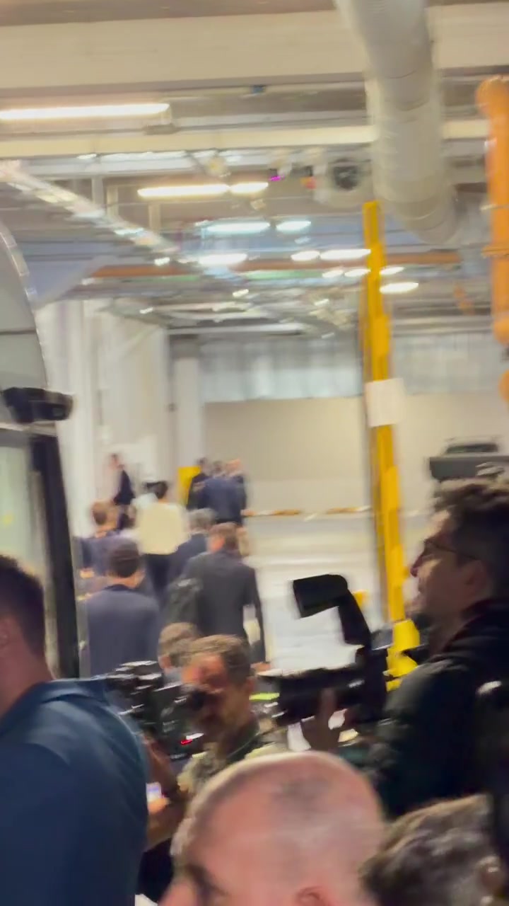 皇马大巴抵达利物浦又是一年利物浦大战皇马谁会拿下比赛呢