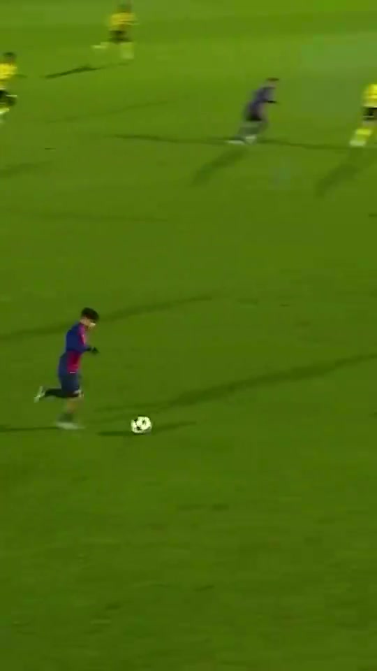 拉玛西亚又一个势不可挡的10号球员你确定这不是梅西.