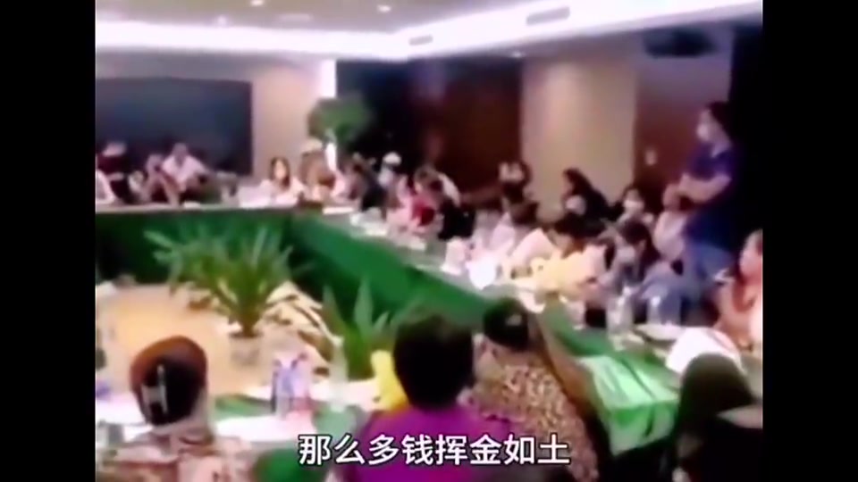 当年女债权人怒斥许家印CNM那么多豪宅还玩了那么多女明星