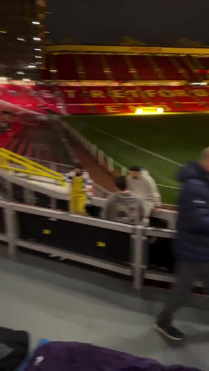 老特拉福德球场一年一度的露营活动筹款帮助无家可归者