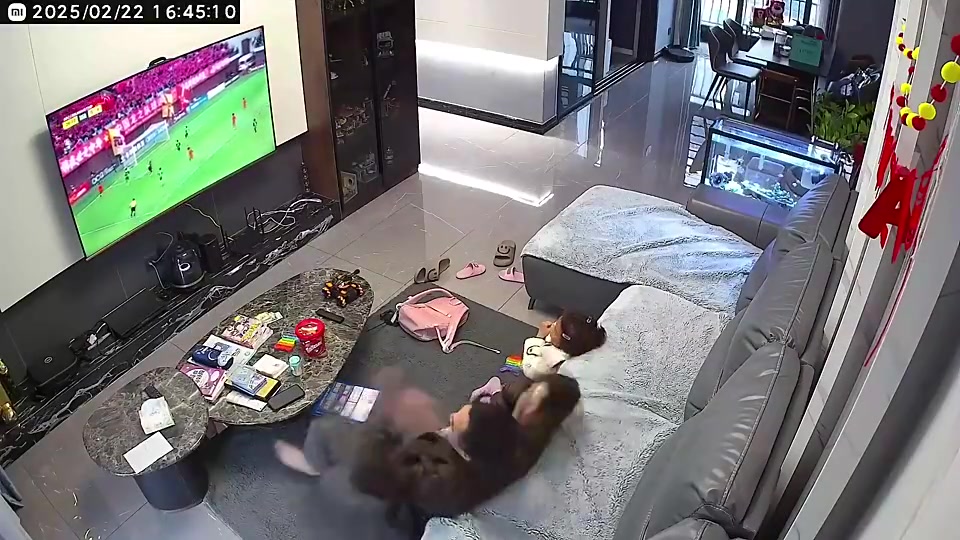 U20此前被绝杀瞬间嫂子穿搭本是为赢球后庆祝悲喜交加