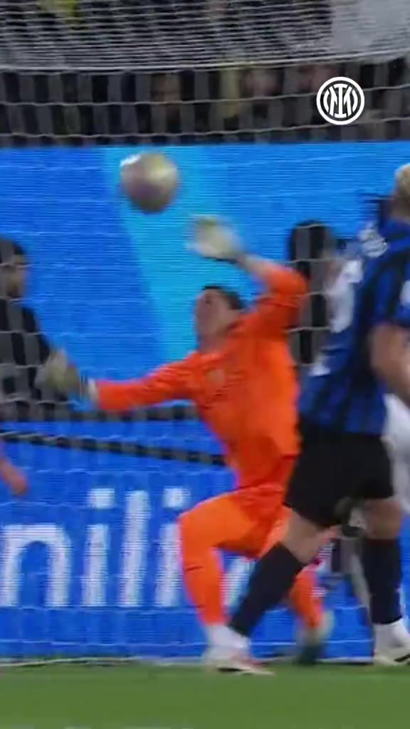 三头六臂对手三连击把索默打趟了但是球仍然没进