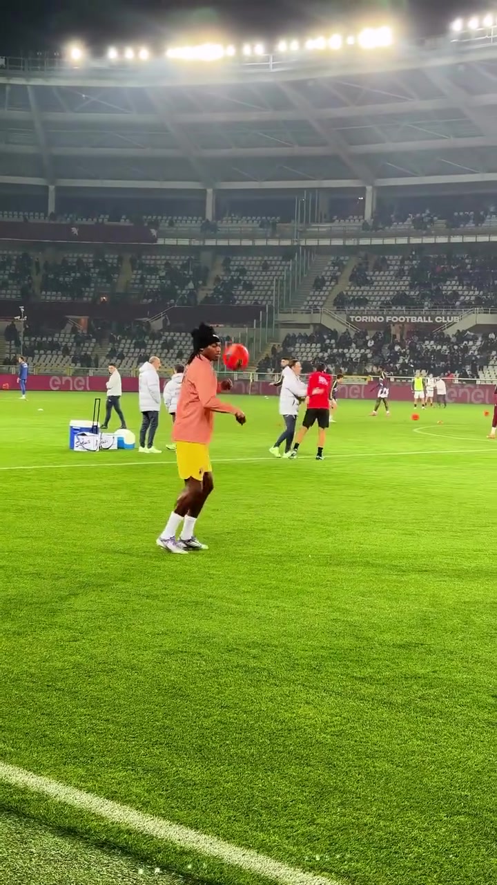 顶级球感一起来欣赏莱奥赛前的热身环节