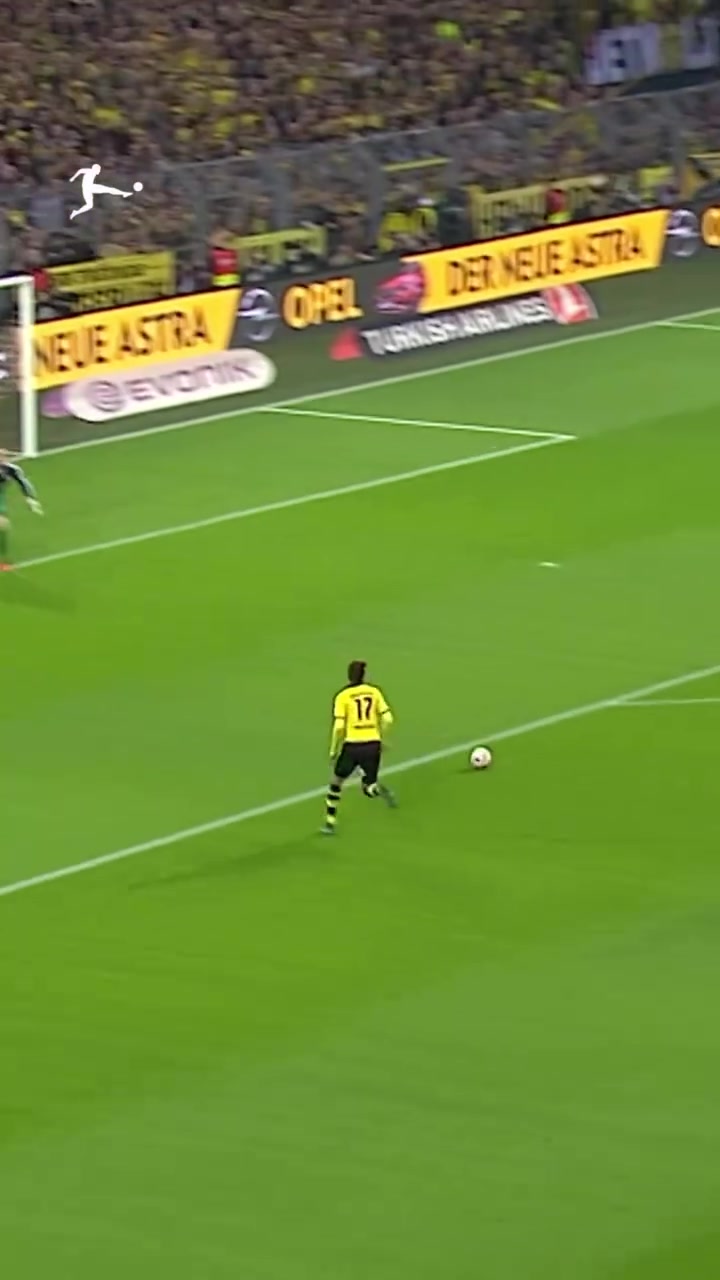 蝙蝠侠来了名场面奥巴梅杨德比战进球后的超级英雄庆祝