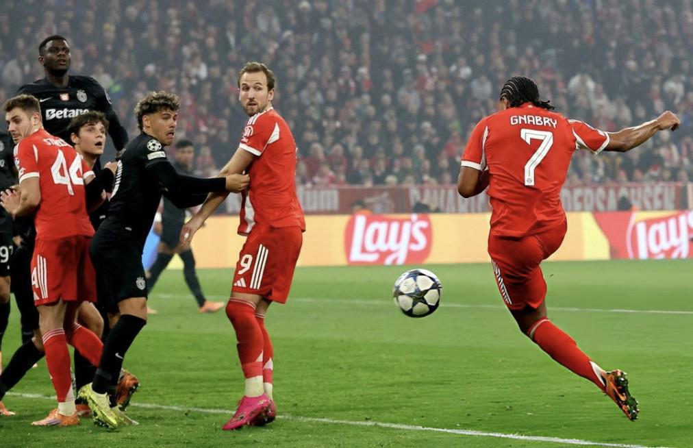 格纳布里谈进球:要归功于我们的定位球教练;凯恩的封堵很棒