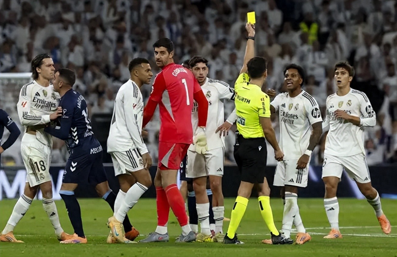 皇马一战3红6黄!金哨详解争议判罚:2红没问题,输球别怪裁判