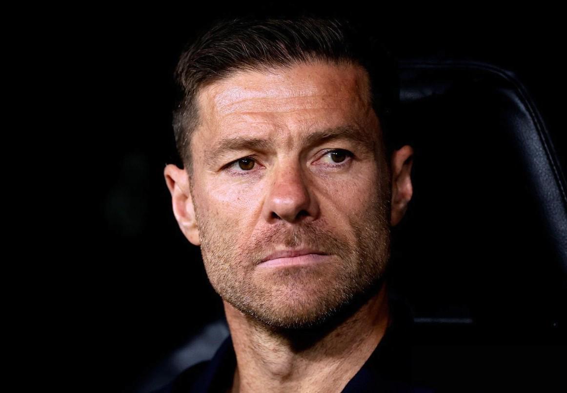 记者:对阵塞尔塔前阿隆索给全队放假两天,这让管理层不解