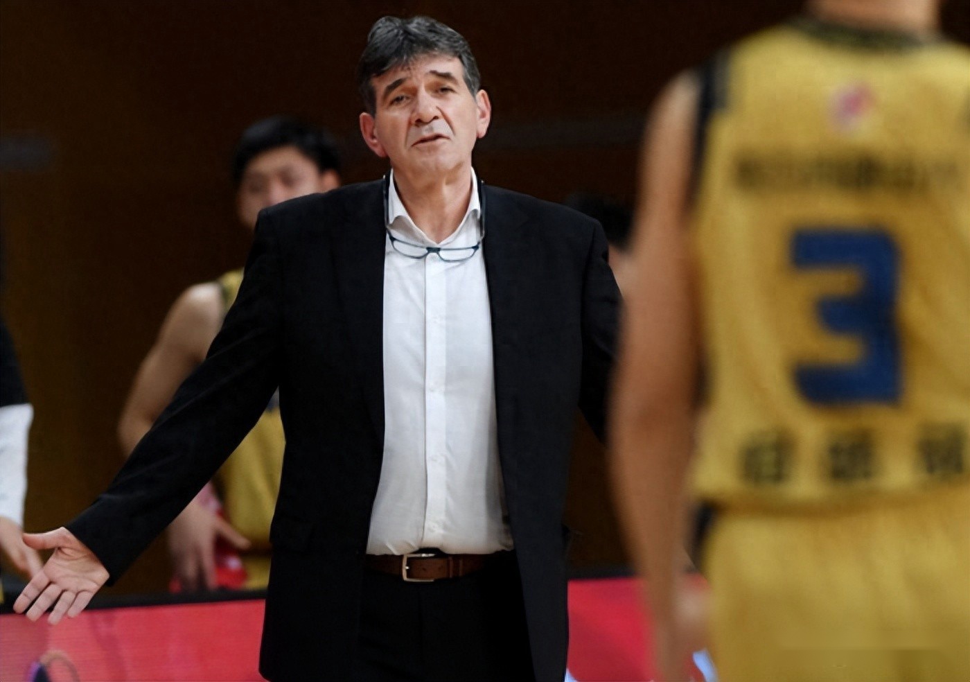 王世龙顶替贝帅成同曦主帅冲季后赛!但就这配置耐心培养新人吧!