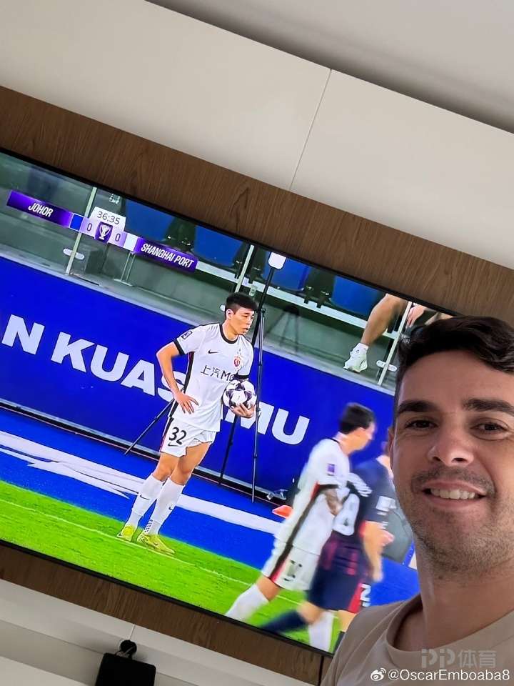 心系海港!奥斯卡晒自拍:作为一名粉丝观看我球队的比赛