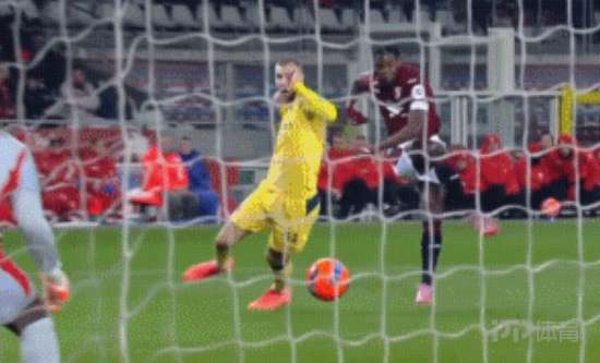 第17分钟,都灵快速反击,萨帕塔抽射破门,米兰0-2