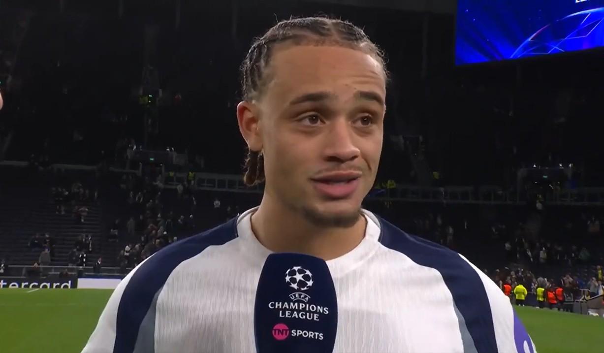 西蒙斯:很高兴罗梅罗把点球让给了我;能踢欧冠永远是享受