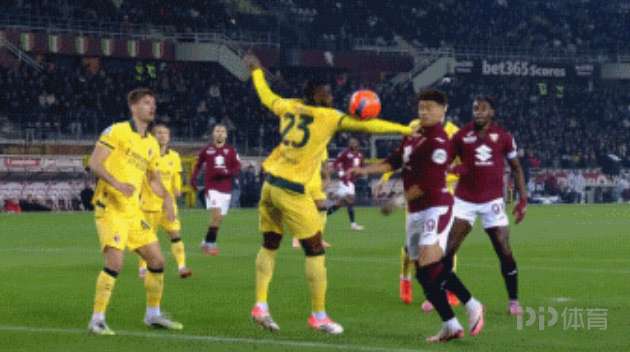 第10分钟,托莫里手球送点,弗拉希奇操刀命中,米兰0-1!